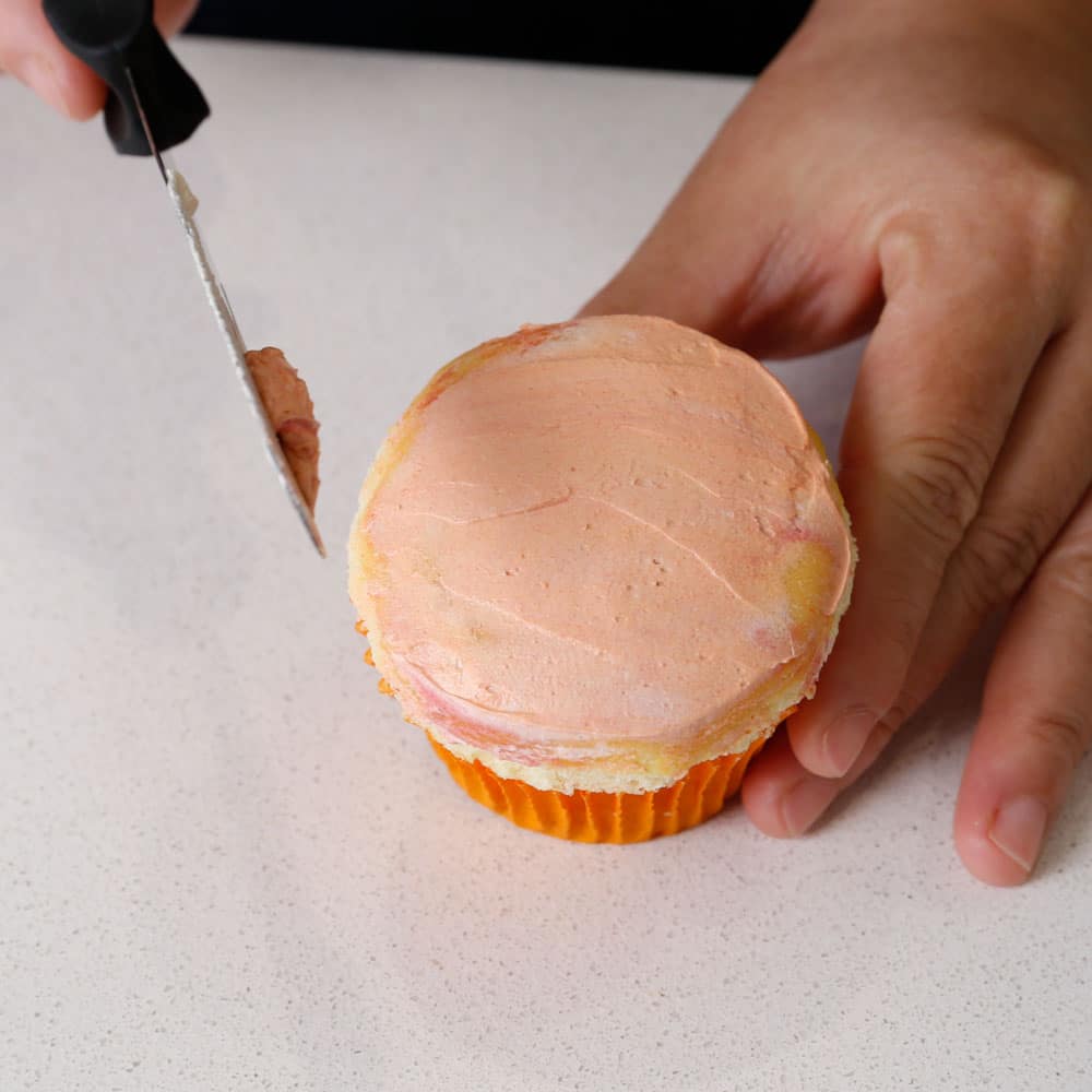Cupcake Frosting With A Knife