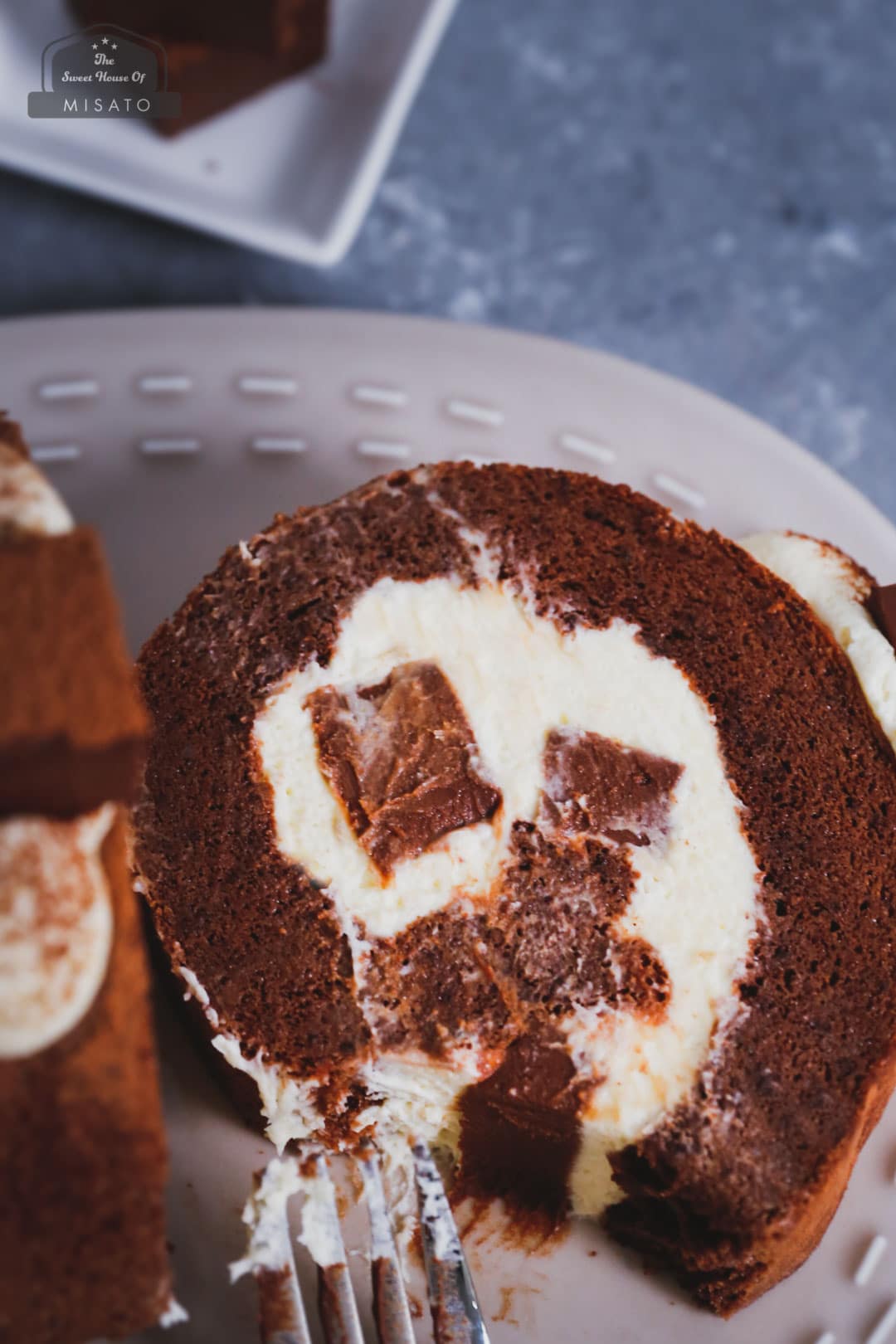 Yummy Whipped-Cream Chocolate Cake Roll